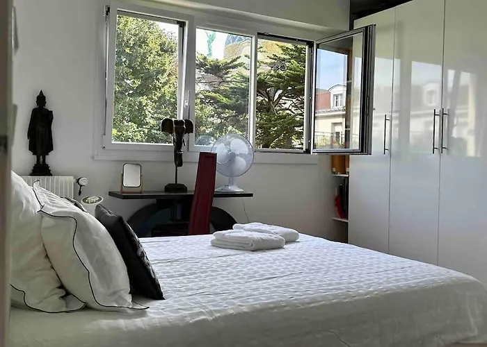 Private Bedrooms Near Eiffel Tower